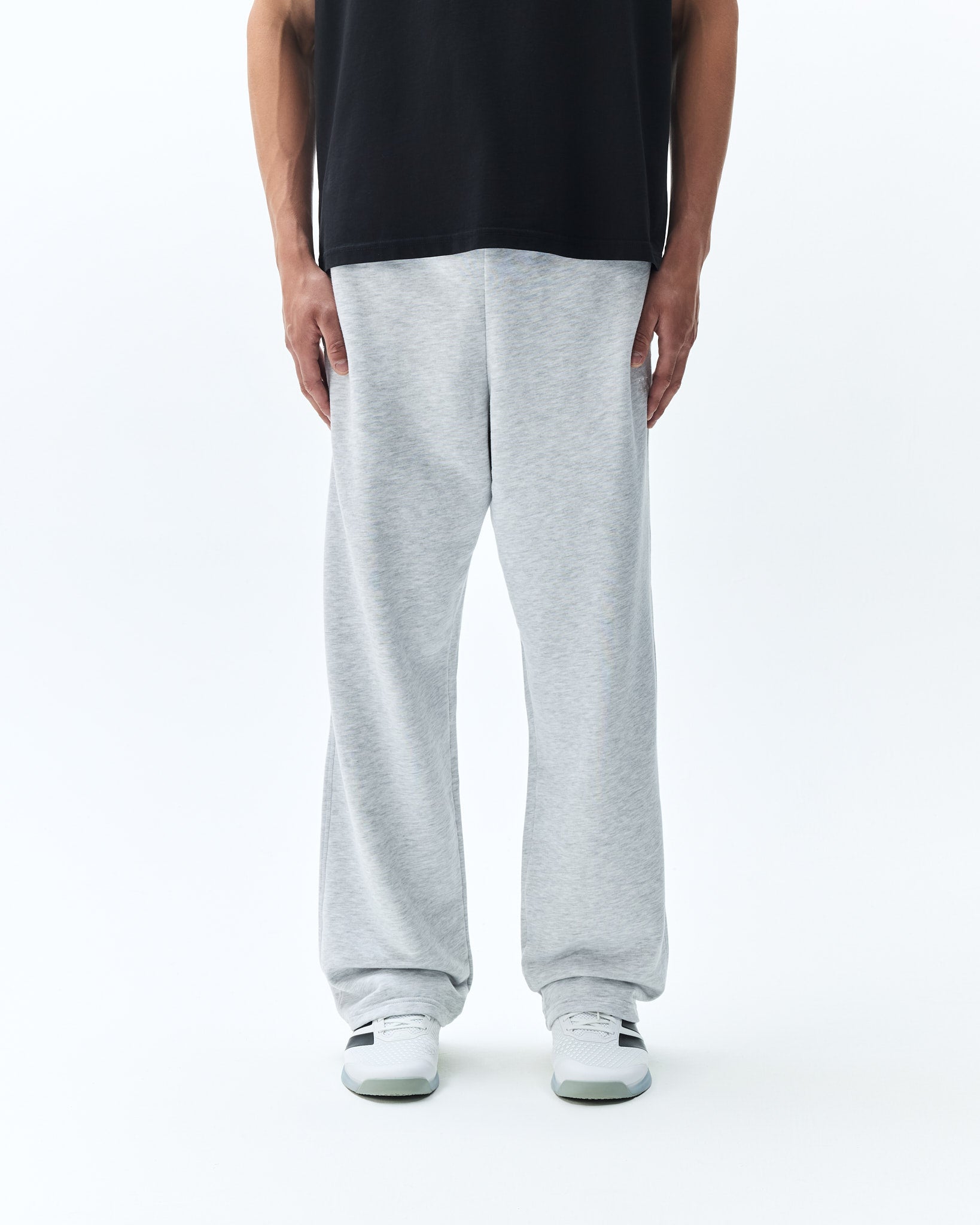 STRAIGHT LEG SWEATPANT