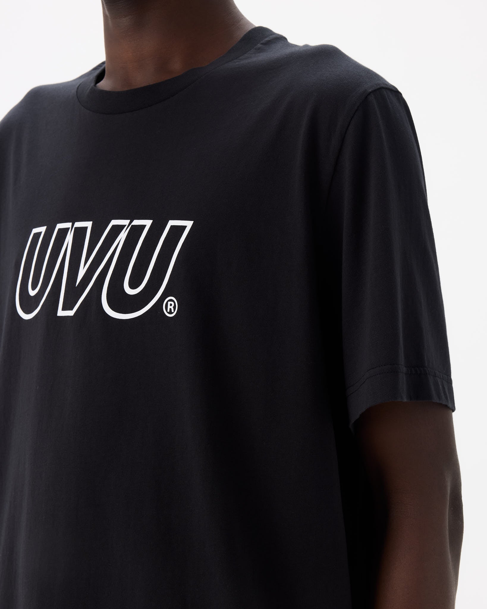OUTLINE T-SHIRT